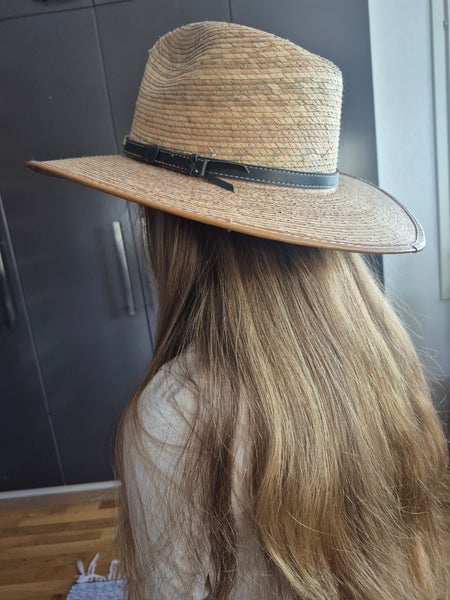 PALMUHATTU NAHKAISELLA KORISTEELLA