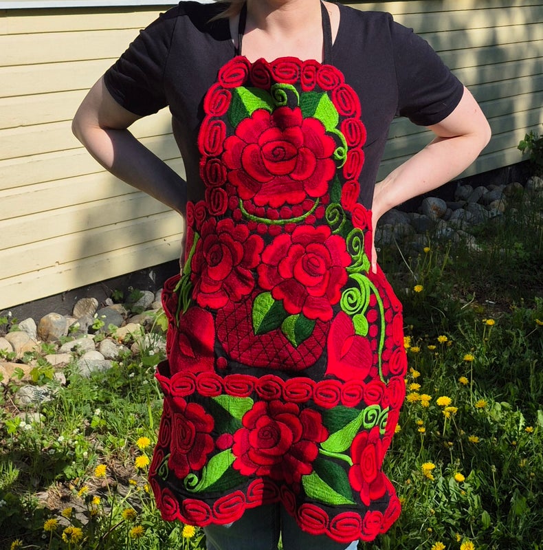 KIRJAILTU ESILIINA PUNAINEN