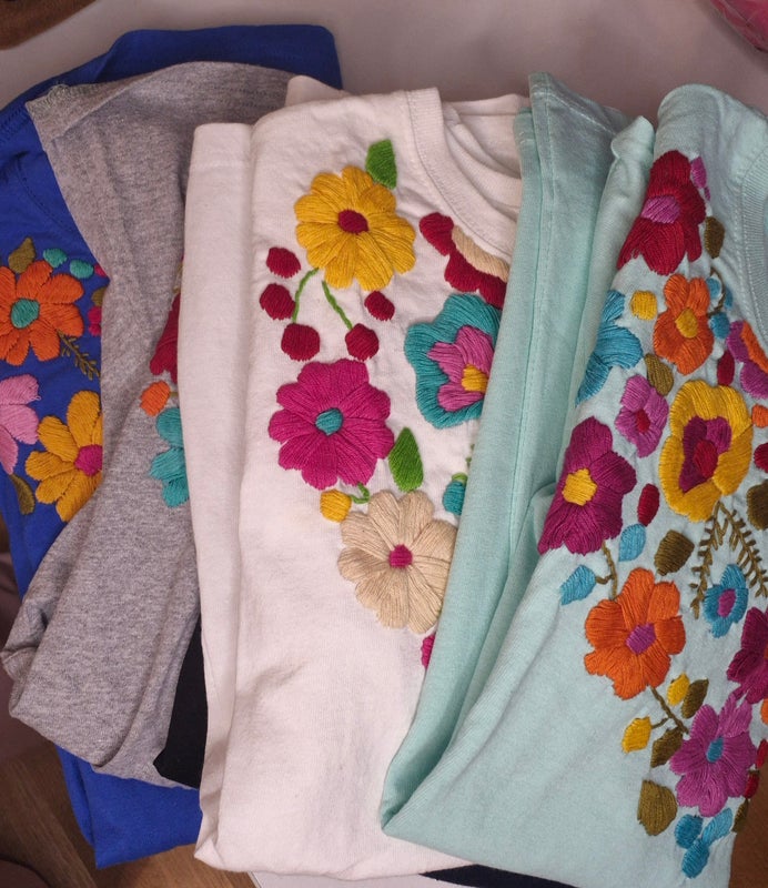 K&Auml;SINKIRJAITUJA T-PAITOJA